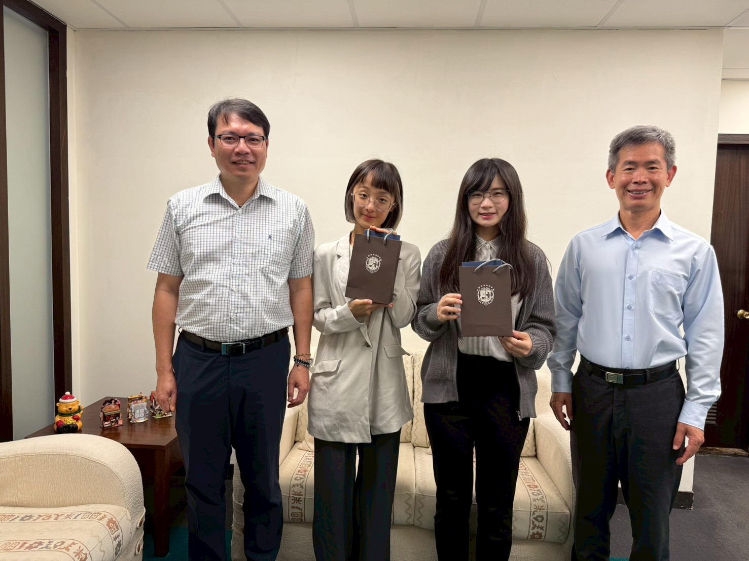 院長合照-沛怡晨安